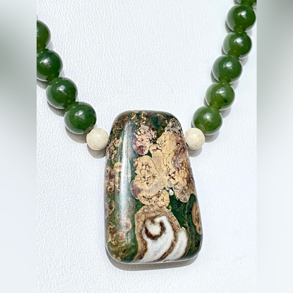 Stunning JADE & Ocean Jasper Pendant Reversible Necklace - Picture 3 of 6
